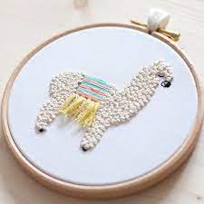 Hand embroidery designs, modern hand embroidery patterns, stitching template, wall hoop art. Amaia On Instagram Entre Unas Cosas Y Otras La Simpatica Llama Estaba Sin Subir A La Tie Hand Embroidery Stitches Hand Embroidery Designs Embroidery Projects