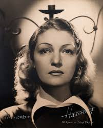 HARCOURTun studio pour les vedettes ・ Comédie-Française