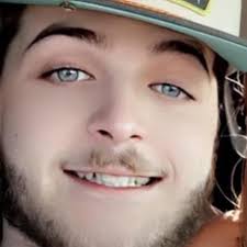 Lyndsi Lewis and Jeremiah Briggs' Wedding Website