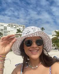 Ideal day off 🌸🍊🥥☀️