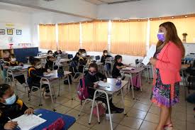 Pese a la oposición del colegio de profesores y de algunos alcaldes, el gobierno mantuvo su postura de retorno a clases presenciales de los estudiantes para el próximo 1 de marzo. Gob Cl Articulo Balance Primer Dia Ano Escolar 30 Colegios Abrieron Sus Puertas Para Realizar Clases Presenciales