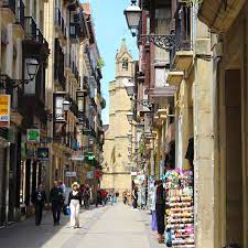 Die stadt hatte laut der letzten volkszählung im jahr 2010 1.301.621 einwohner (schätzung 2016: Reisetipp Spanien Die Altstadt Von San Sebastian