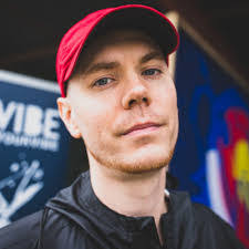 Chris Moniz's Instagram, Twitter & Facebook