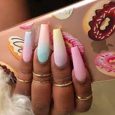 Las uñas de gel también vienen en las dos vertientes de elegancia y la técnica más elaborada. Pin Jussthatbitxh B A R B I E Doll Gang Ig Juss Thatbitxh If You Want A Promo Or Edibl Manicura De Unas Unas Postizas De Gel Unas De Gel Simples