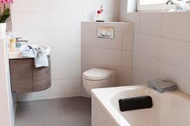 Wanddesign mit fliesen fliesen in holzoptik wir realisieren ihr modernes bad! Badeinrichtung Goslar R S Fliesen U Baddesign Gmbh