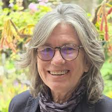 Cindy Holmes Director & Tutor