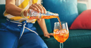 Aperol is an italian bitter apéritif made of gentian, rhubarb, and cinchona, among other ingredients. Italienisches Lebensgefuhl Im Handlichen Format Der Premix Aperol Spritz About Drinks Com