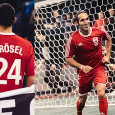 Christoph metzelder was born on november 5, 1980 in haltern am see, germany as christoph tobias metzelder. Anti Mobbing Aktion Mit Bekannten Fussballern