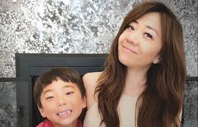 Kim Apple's Instagram, Twitter & Facebook