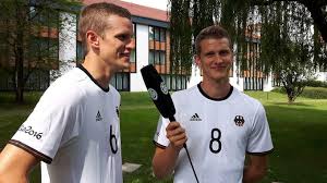 Im letzten aktivjahr sven (links) und lars bender. Die Bender Zwillinge Hrubeschs Leader Dfb Deutscher Fussball Bund E V