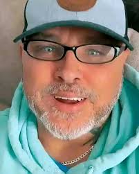 Today's my birthday but because of my condition no one ever wishes 😭💔