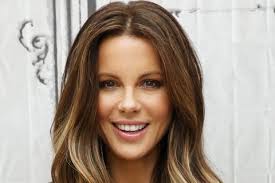 Mit einer guten kur die in der regel zur packung gehört werden die angegriffenen blondierten haarsträhnen wieder geglättet, damit sie ihren vollen glanz entfalten können. Balayage Fur Ganz Naturliche Strahnchen Brigitte De