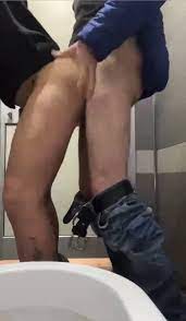 Public toilet sex 2 - ThisVid.com