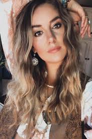 y'all shoulda seen me up in the kitchen tryna do this pose this mornin'.  #artsyfartsy 🌻