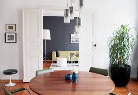 Sie finden uns in einem der lebendigsten und kreativsten stadtbezirke berlins und zwar in prenzlauer berg in dem ehemaligen umspannwerk marienburg. Apartment Berlin Prenzlauer Berg Skandinavisch Wohnbereich Berlin Von The Inner House