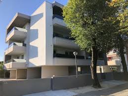 Quadrilocale completamente arredato con aria condizionata/pompa di calore con lavatrice. Vendita Case Bibione Cercasicasa It