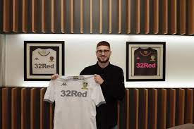 Does he have a girlfriend or wife? Mateusz Klich Radzi Ktore Seriale Ogladac W Czasie Epidemii Koronawirusa Top 5 Tarnow Super Express