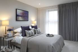 Gorden yang dipilih untuk kamar tidur seharusnya dapat ditembus oleh cahaya. Gorden Untuk Kamar Raja Gorden