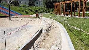 Trąba powietrzna niedaleko nowego sącza. Traba Powietrzna W Zlociencu Wichura Zrywala Dachy I Powalala Drzewa Pomoc Dla Poszkodowanych