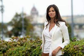 A cdu nyerő, de kereszténysége már csak kulturális adalék. Budapest Osszel A Legszebb Szentkiralyi Alexandra Facebook