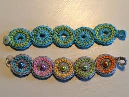 Glasperlen häkelanleitungen häkeln perlen armbänder häkelmuster armband verzierungen häkeln spirale häkeln origami kunst perlenkette muster perlenketten häkeln. Gehakeltes Armband Einfach Und Schnell Hakelfieber
