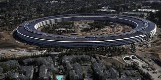 Le nouveau siège d'apple avait été pensé par steve jobs qui avait présenté le projet en 2011. Le Gros Probleme De Vitres Du Siege Social D Apple Le Point