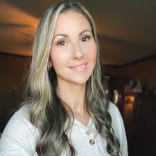 Elizabeth Barton (@ebarton82)