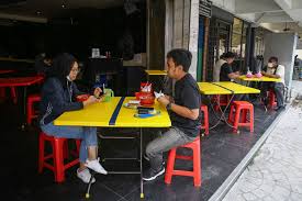 Warga selangor diingatkan agar sentiasa mengamalkan kawalan kendiri dan mematuhi perintah kawalan. Latest Cmco Dine In Rules Maximum Of Four People Per Table In Selangor Kl Putrajaya Takeaway And Delivery Only For Sabah Malaysia Malay Mail