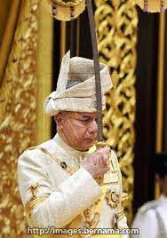 Maybe you would like to learn more about one of these? Bernama Sultan Perak Sultan Nazrin Shah Berkenan Mengucup Pedang Cura Si Manja Kini Pada Istiadat Pertabalan Sultan Perak Xxxv Di Istana Iskandariah Hari Ini Foto Bernama Noraini Facebook
