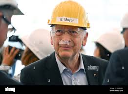 Offshore wind platforms hi-res stock photography and images