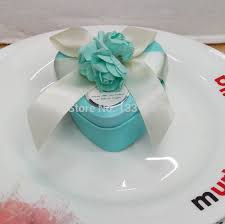 Top Quality Wholesale 200pcs Lot Tinplate Heart Small Size Tin Box Tiffany Blue Candy Box Wedding Favors In Event Party Blue Candy Wedding Candy Cheap Favors