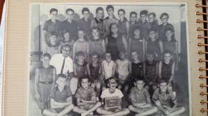 Some of us from Aitkenvale State School before we got to Heatley 😃 I must  have been away 😕 Back row: Gary Bowen, Ian?, Trevor Redcliffe, Robyn  Shannon, Kerry Healey, Barbara Bowen,