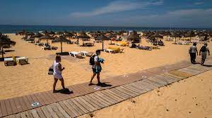 Portugal moved to uk's amber travel list forcing tourists to quarantine on return. Fvzq5kmncky Sm