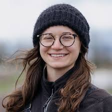 This week, we say a bittersweet goodbye to our dedicated team member,  Megan, who is transitioning to her own small farm and skincare business  full-time next season! Many of you know Megan