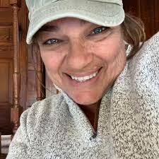 Linda Moncrief's Instagram, Twitter & Facebook