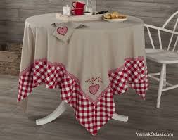 Farkli Renk Ve Cesitlerde Mutfak Masa Ortuleri Mutfak Icin En Kullanisli Masa Ortusu Plastik Yada Keten Masa Ortusudur Cunku Pl Mutfak Masasi Mutfak Ortuler