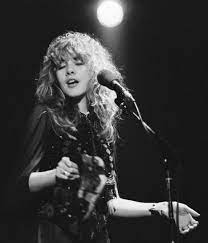 Raw footage of a stevie nicks interview filmed for a december 1977 episode of the australian tv program 'countdown'. Stevie Nicks 1977 9gag