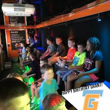 Trailer distrito arcos / cariló open candy. Gamerz Truck Video Game Truck Laser Tag Party Equipment Rental Service In Louisville Ky Video Game Party Trucks Birthday Party Laser Tag Party