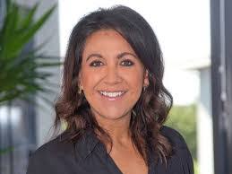 Alex Hind's Instagram, Twitter & Facebook