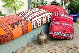 Choix de grands coussins matelassés, de matelas capitonnés pour canapé, sol ou banquette. Epingle Sur Decoration Orientale