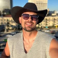 Hannah Anthony's Instagram, Twitter & Facebook