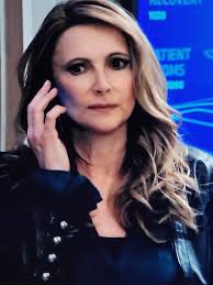 Emma Samms is lovely, but I feel like Holly's return is lackluster. Does  anyone else feel the same way?