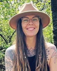 Emily Levitt's Instagram, Twitter & Facebook