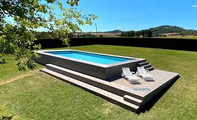 piscina fuori terra rivestita in wpc piscina fuori terra piscine fuori terra piscina paesaggistica in cortile