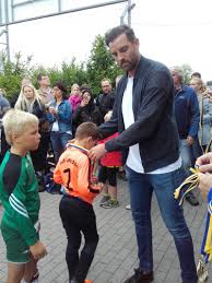 Der verteidiger wurde 2002 mit borussia dortmund deutscher meister. F Ii Junioren Von Metzelder Ausgezeichnet