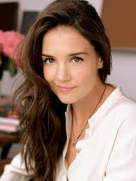 Katie Holmes a její život mezi scientology. Prošla si castingem na  manželství i vymýváním mozku.