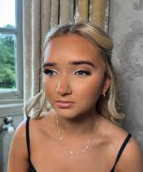 cancellation for makeup has become available this Saturday @ 2pm 💋 book  via Fresha 🩷