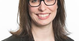 Lara Mahoney's Instagram, Twitter & Facebook