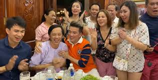 Nghệ sĩ hoài linh vừa lên tiếng, thì mới đây, nhiều cư dân mạng tiếp tục đặt câu hỏi về ca sĩ đàm vĩnh hưng cũng kêu gọi ủng hộ đồng bào miền trung, nhưng từ đó đến nay vẫn chưa thấy thông báo về việc sao kê cũng như chuyến. Woh247 Kenh Viá»‡c Lam Online Chuyen Nghiá»‡p An Toan Va Nhanh Chong