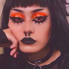 Amanda Abrahamson (mandaraeabraham)